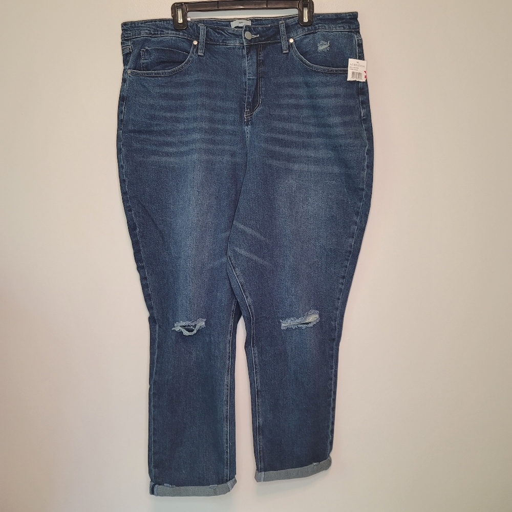 BP High Rise Mom Jean Dark Wash Distressed 18